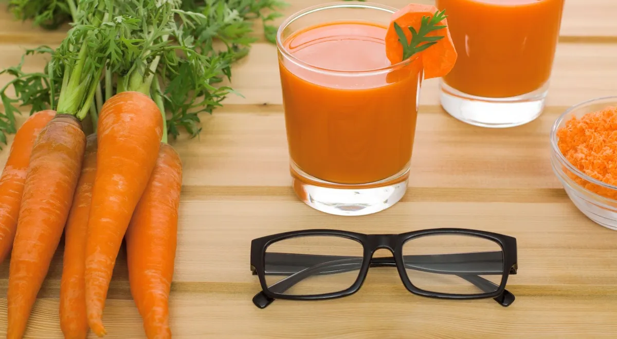 Alimentos ricos en nutrientes beneficiosos para la salud ocular como aguacate, zanahoria y espinacas